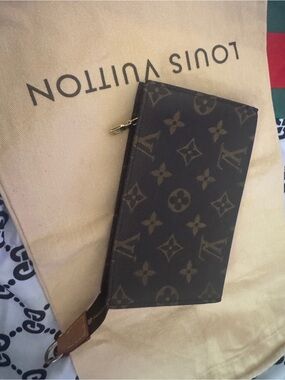 Louis Vuitton Brown and Gold Leather Zip Pull with Brass Rin